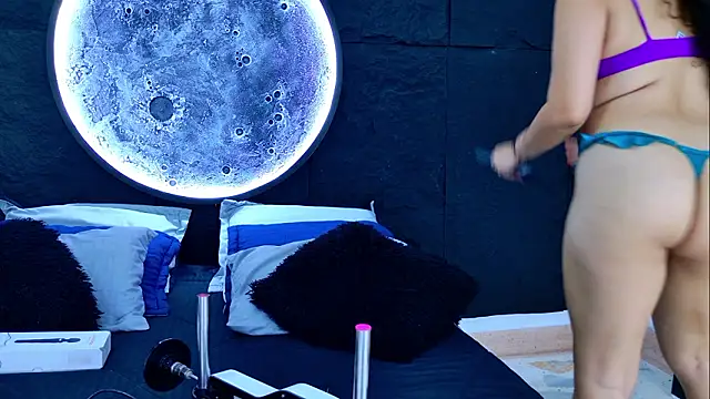 Aisha-Ferrer online show from 8, 3, 2026