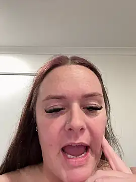 carinabro10 online show from 16, 5, 2026