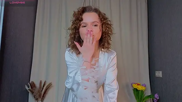 Snapshot of mymonique chatting on 8, 3, 2026 mymonique online show from 8, 3, 2026