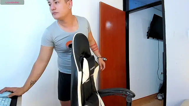 Snapshot of Theo_Rowan chatting on 3, 2, 2026 Theo Rowan online show from 3, 2, 2026