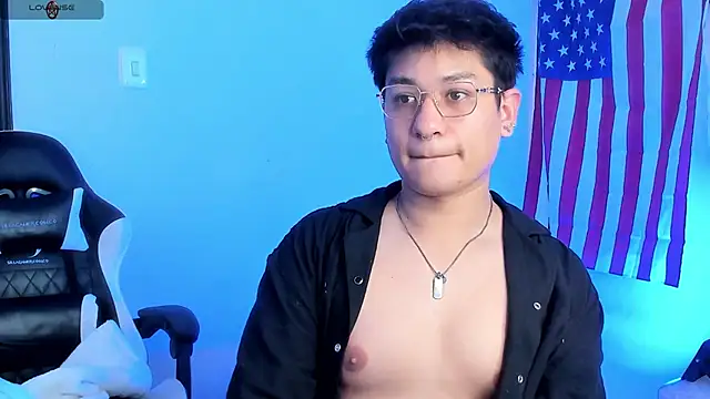 Snapshot of Theo_Rowan chatting on 3, 3, 2026 Theo Rowan online show from 3, 3, 2026