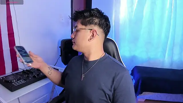 Theo Rowan online show from 22, 4, 2026