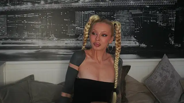 LanaReals online show from 15, 2, 2026