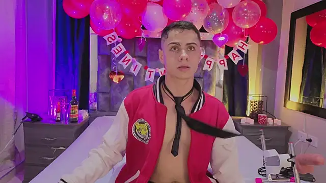 Snapshot of LeoMonnroe chatting on 12, 2, 2026 LeoMonnroe online show from 12, 2, 2026