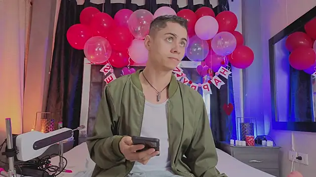 Snapshot of LeoMonnroe chatting on 16, 2, 2026 LeoMonnroe online show from 16, 2, 2026