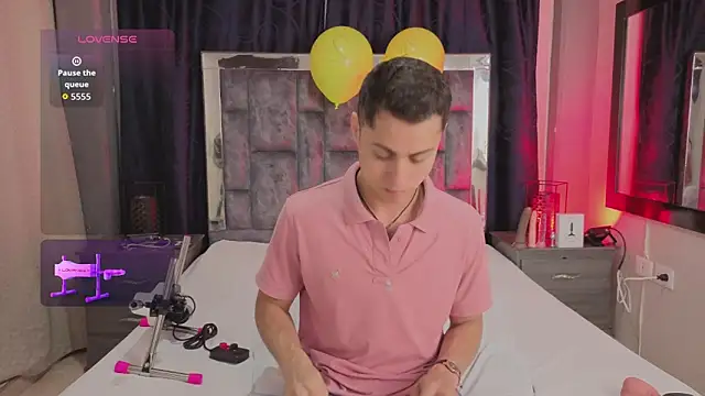 Snapshot of LeoMonnroe chatting on 7, 3, 2026 LeoMonnroe online show from 7, 3, 2026