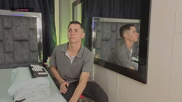 Snapshot of LeoMonnroe chatting on 15, 3, 2026 LeoMonnroe online show from 15, 3, 2026