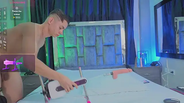 Snapshot of LeoMonnroe chatting on 25, 3, 2026 LeoMonnroe online show from 25, 3, 2026