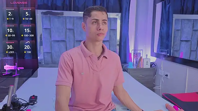 Snapshot of LeoMonnroe chatting on 2, 4, 2026 LeoMonnroe online show from 2, 4, 2026