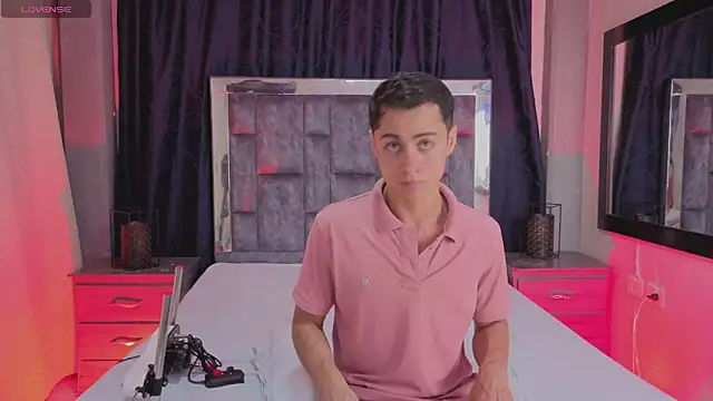 Snapshot of LeoMonnroe chatting on 12, 4, 2026 LeoMonnroe online show from 12, 4, 2026