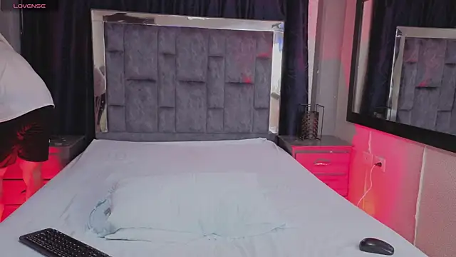 Snapshot of LeoMonnroe chatting on 13, 4, 2026 LeoMonnroe online show from 13, 4, 2026