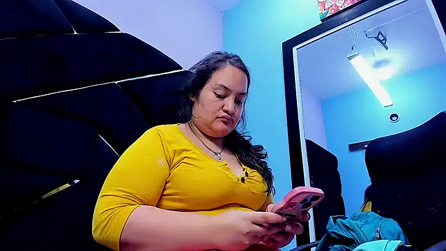 MiaRouss69 online show from 8, 5, 2026