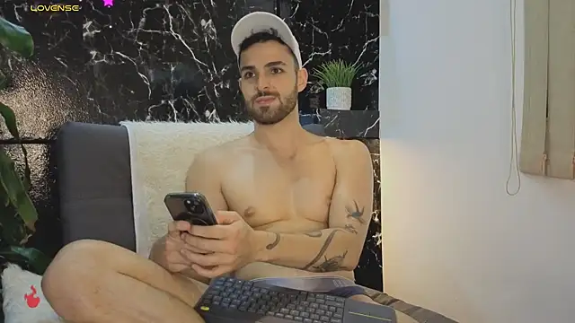 Snapshot of Apolo_lux1 chatting on 12, 1, 2026 Apolo lux1 online show from 12, 1, 2026