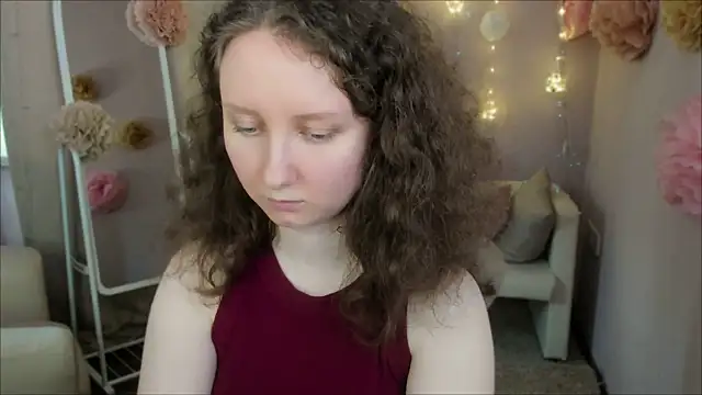 Snapshot of SunshineBlaze chatting on 5, 7, 2026 SunshineBlaze online show from 5, 7, 2026