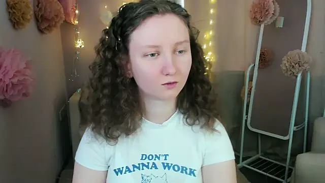 Snapshot of SunshineBlaze chatting on 7, 7, 2026 SunshineBlaze online show from 7, 7, 2026