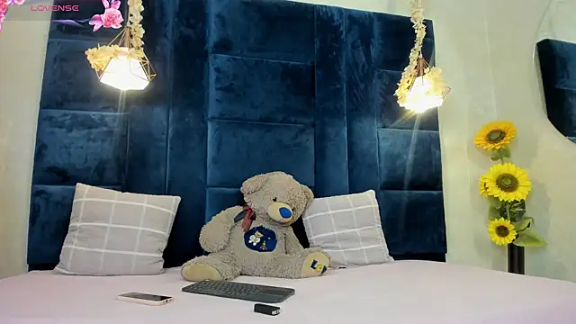 Snapshot of Laura_Miller1 chatting on 15, 3, 2026 Laura Miller1 online show from 15, 3, 2026