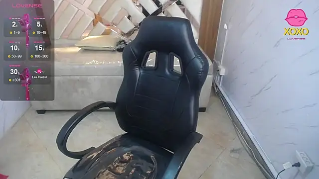 Snapshot of Clhoe_b chatting on 15, 4, 2026 Clhoe b online show from 15, 4, 2026