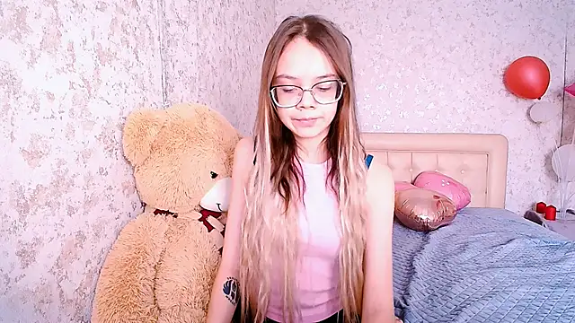 LolliStrawberry online show from 7, 3, 2026