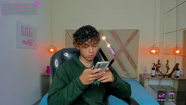 Snapshot of Anyelo_Twink chatting on 24, 6, 2026 Anyelo Twink online show from 24, 6, 2026