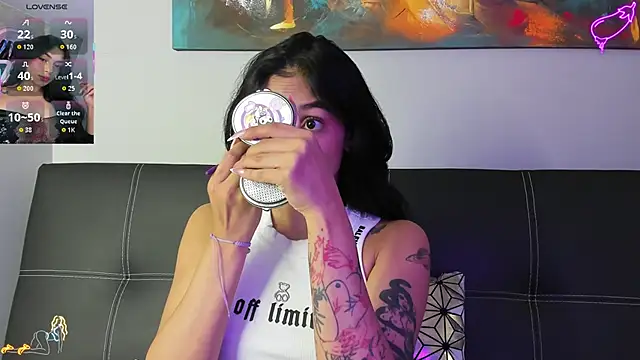 Snapshot of lilith_petit_ chatting on 16, 1, 2026 lilith petit online show from 16, 1, 2026