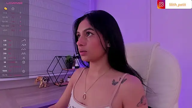 Snapshot of lilith_petit_ chatting on 29, 4, 2026 lilith petit online show from 29, 4, 2026