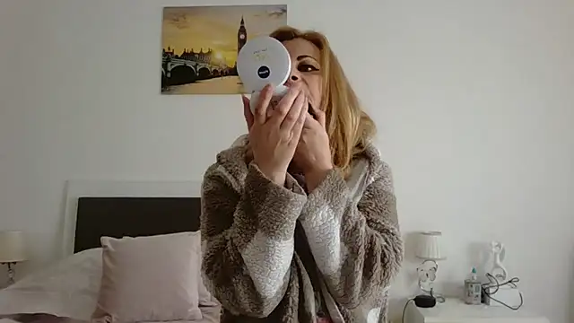 Snapshot of Clara1986 chatting on 29, 3, 2026 Clara1986 online show from 29, 3, 2026