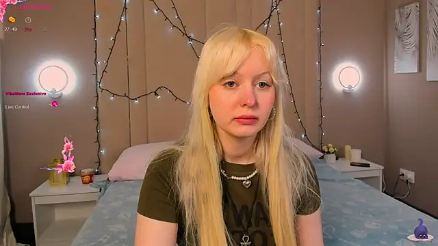 AdeleSilvy online show from 8, 4, 2026