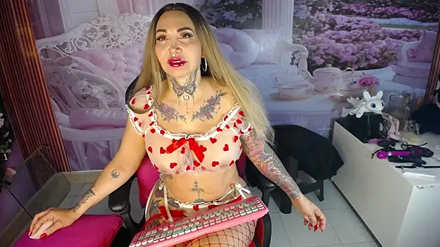 Layla-Wattson online show from 7, 2, 2026