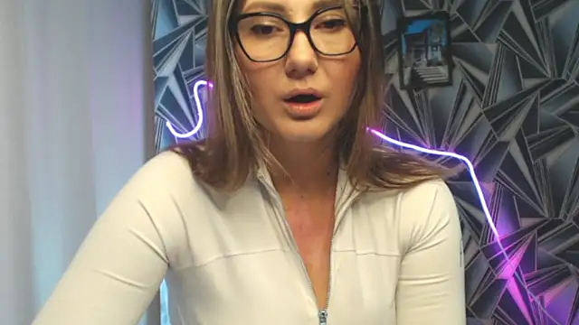 NikkiKiss    online show from 14, 5, 2026