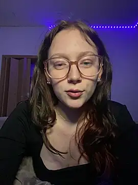 YoungLisaa18 online show from 4, 2, 2026