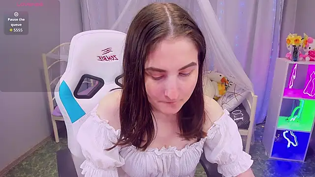 KiraDuvall online show from 9, 5, 2026