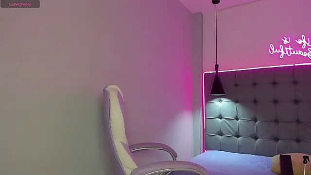 Snapshot of scarletcherry18 chatting on 10, 2, 2026 scarletcherry18 online show from 10, 2, 2026