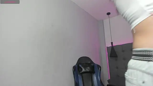scarletcherry18 online show from 10, 5, 2026