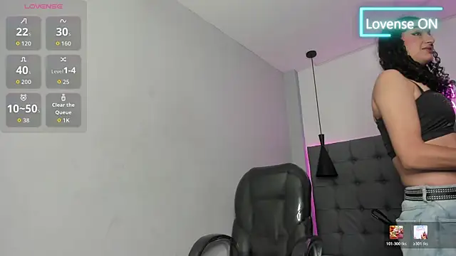 Snapshot of scarletcherry18 chatting on 6, 7, 2026 scarletcherry18 online show from 6, 7, 2026