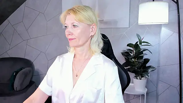 Julie Lucas online show from 4, 6, 2026
