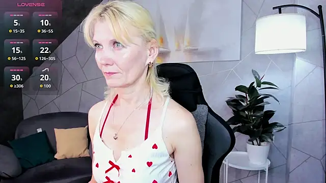 Julie Lucas online show from 4, 6, 2026