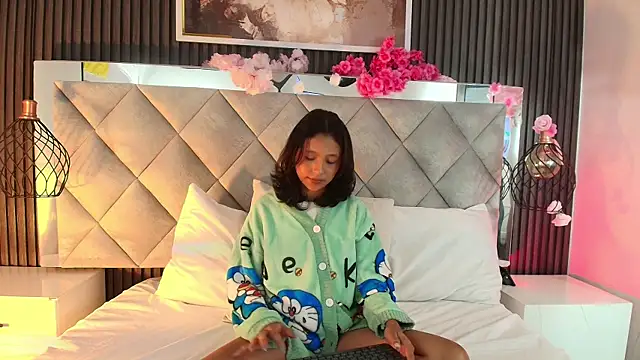 Real virgin Pussy online show from 13, 5, 2026