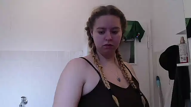 Snapshot of Mia_lou05 chatting on 10, 5, 2026 Mia lou05 online show from 10, 5, 2026