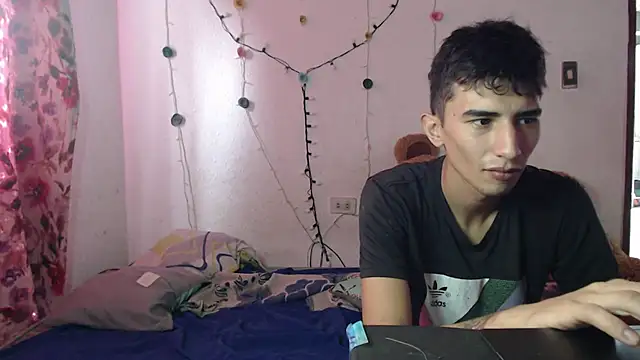 Chloe Candys online show from 15, 4, 2026