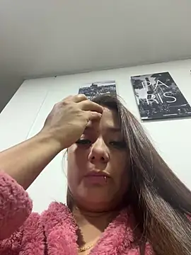 Pretty  Milf online show from 4, 4, 2026