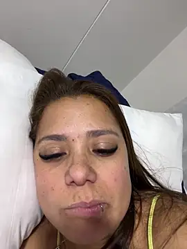 Pretty  Milf online show from 5, 4, 2026