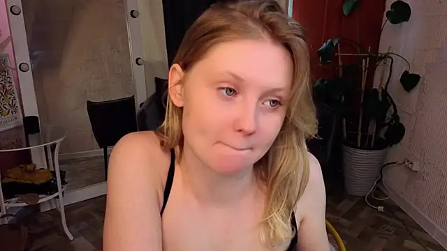 Snapshot of Sweet_M1la chatting on 18, 3, 2026 Sweet M1la online show from 18, 3, 2026