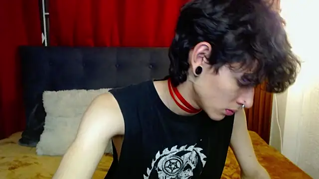 Snapshot of moonandzuko chatting on 1, 3, 2026 moonandzuko online show from 1, 3, 2026