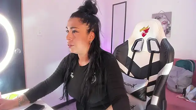 Xiomara as online show from 7, 2, 2026