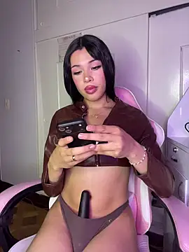 Snapshot of DollCamila chatting on 20, 4, 2026 DollCamila online show from 20, 4, 2026