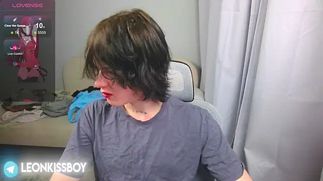 LeonBoykisser online show from 13, 4, 2026