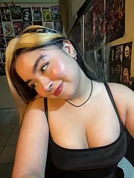 Snapshot of pinkybombon chatting on 2, 2, 2026 pinkybombon online show from 2, 2, 2026