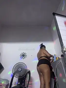 Snapshot of MorenaCariok chatting on 1, 4, 2026 MorenaCariok online show from 1, 4, 2026