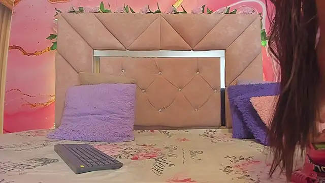 sweet  luna   online show from 10, 6, 2026