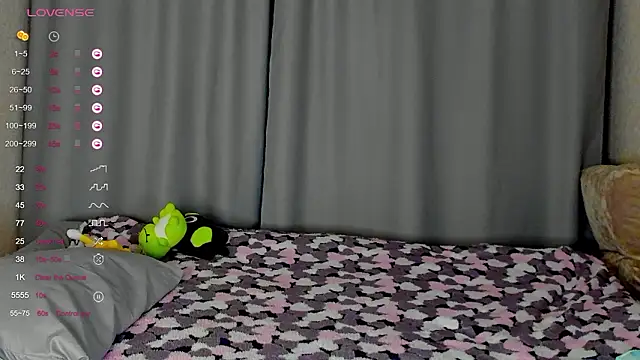 Snapshot of Allettaevee chatting on 6, 2, 2026 Allettaevee online show from 6, 2, 2026